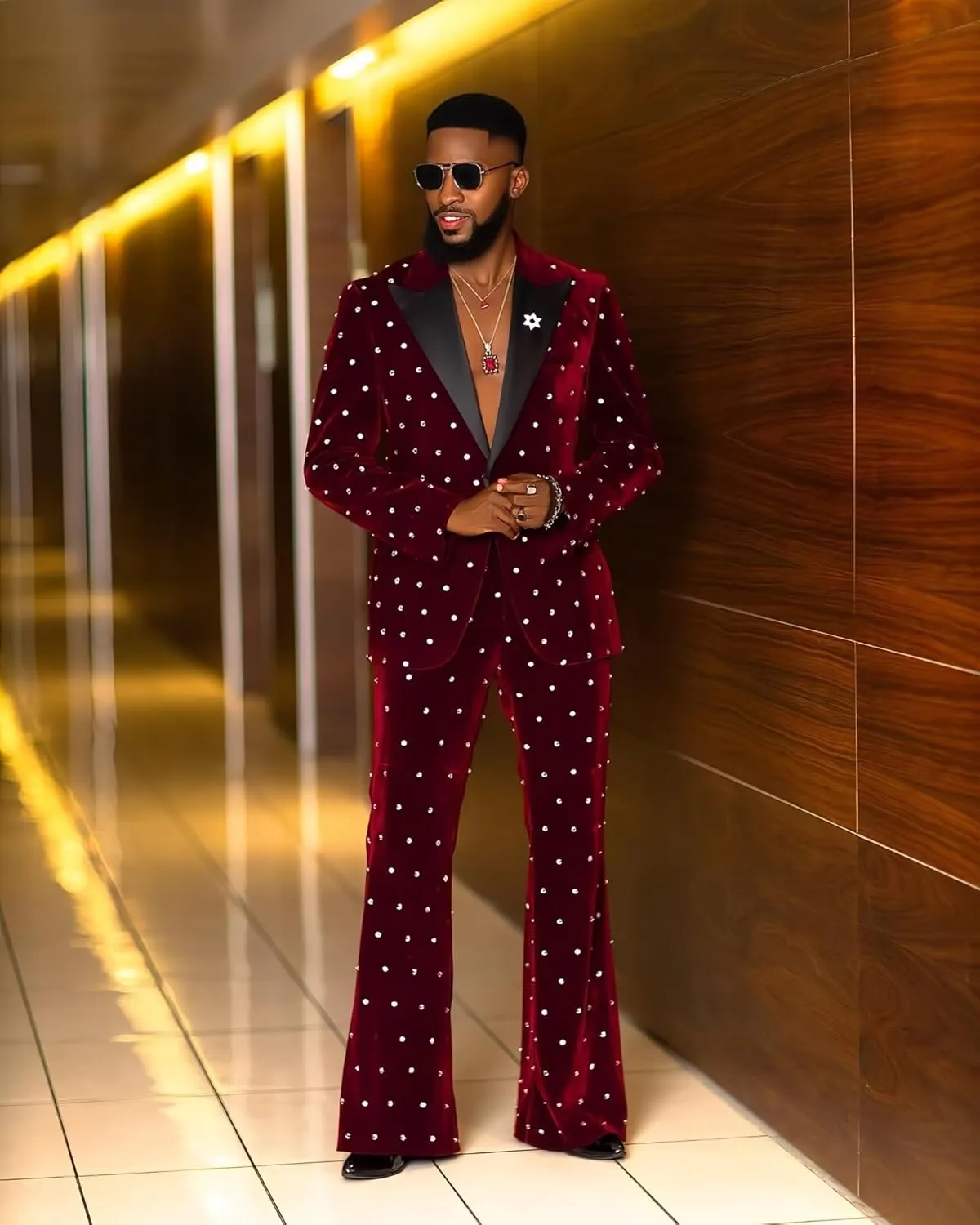 Fashion Velvet Men's Suits with Rhinestones 2 Pieces Prom Tuxedo Regular Fit Peak Lapel Blazer Pants for Dinner Wedding