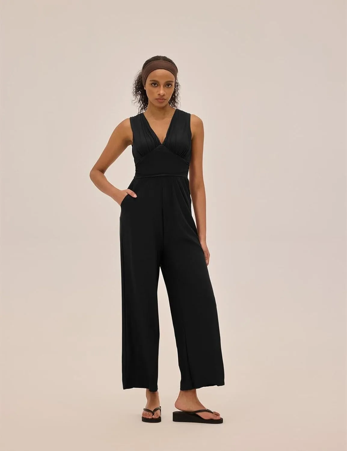 Womens Jumpsuits Sleeveless V Neck Ruched Wide Leg Overalls Dressy Casual One Piece Long Pants Romper with Pockets